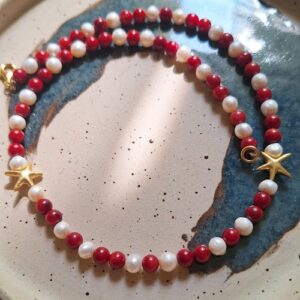 Colier cu coral, perle și steluțe de mare din argint placat cu aur