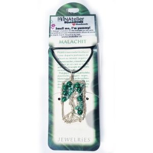 Un colier cu copăcel (Tree of Life) din malachit și lavă vulcanică pentru uleiuri esențiale este o bijuterie cu simbol puternic și utilitate practică. Este potrivit în special pentru persoanele care iubesc natura, cristalele și aromaterapia.