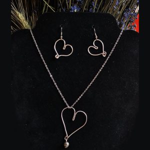 Set cercei si colier in forma de inima suflati cu argint