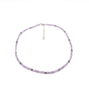Colier ametist cu floare – detaliu