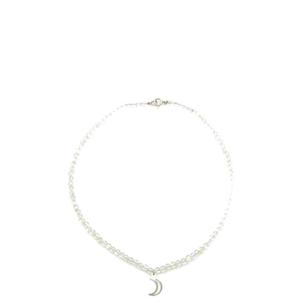 Colier cristal de stâncă cu semilună argintie 2 Colier cristal de stâncă cu lună – alt unghi