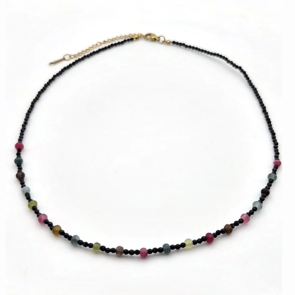Colier turmalină și spinel negru – protecție și bucurie 2 Colier turmalină și spinel negru – vedere din față